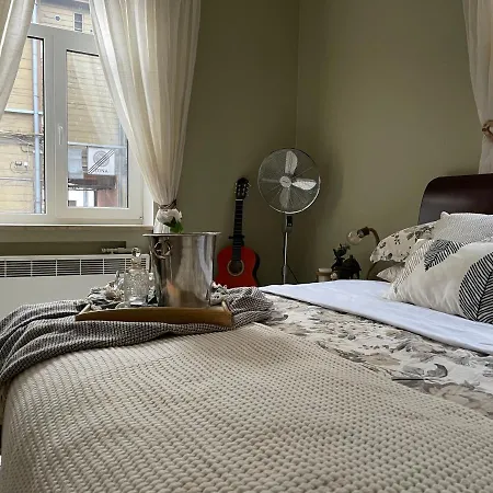 Апартаменты Exquisite & Steps To Center 1br With Free Parking *