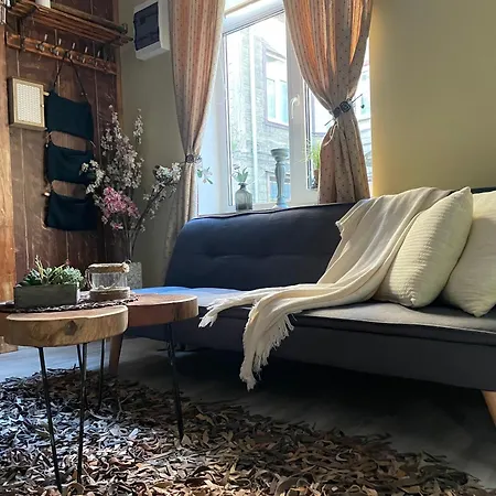 Exquisite & Steps To Center 1br With Free Parking