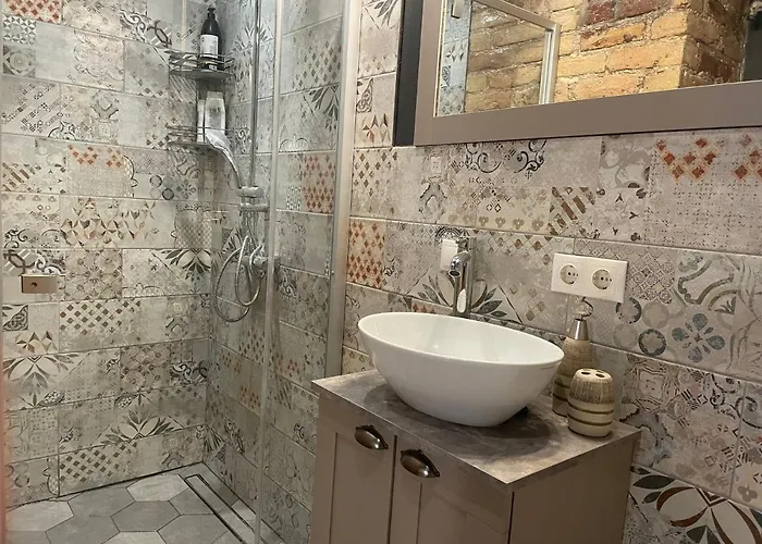 Apartment Exquisite & Steps To Center 1br With Free Parking Riga