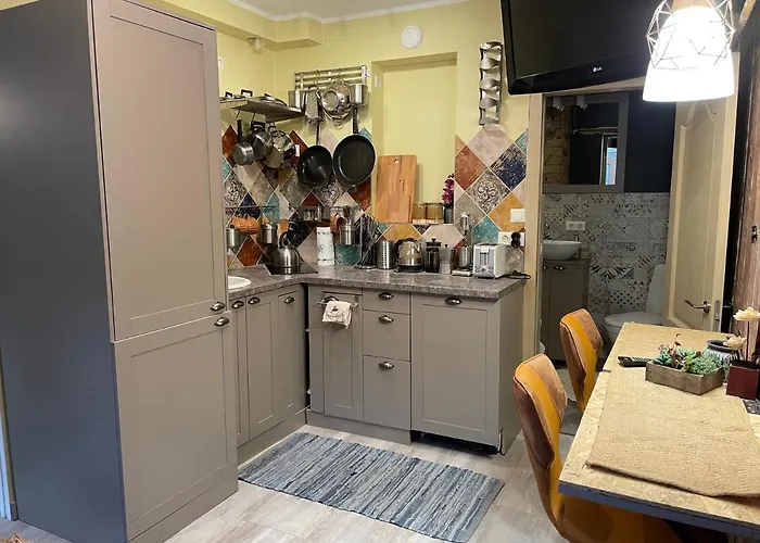 Exquisite & Steps To Center 1br With Free Parking Рига