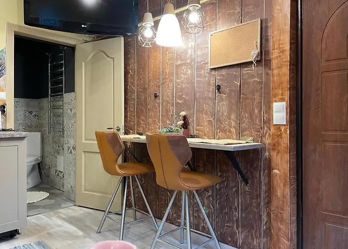 Апартаменты Exquisite & Steps To Center 1br With Free Parking