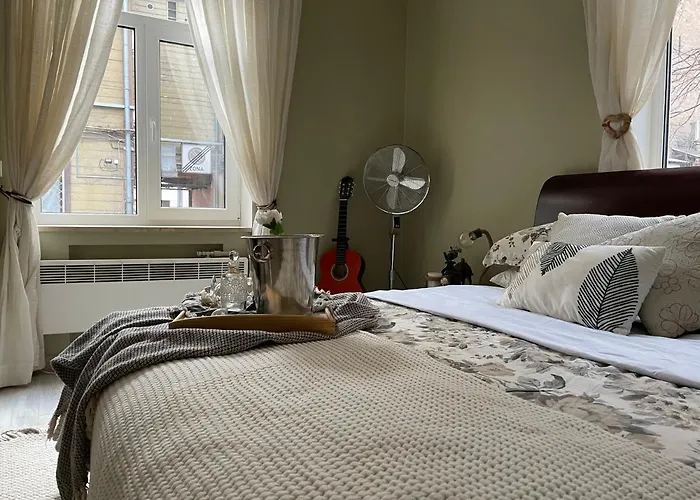 Апартаменты Exquisite & Steps To Center 1br With Free Parking *