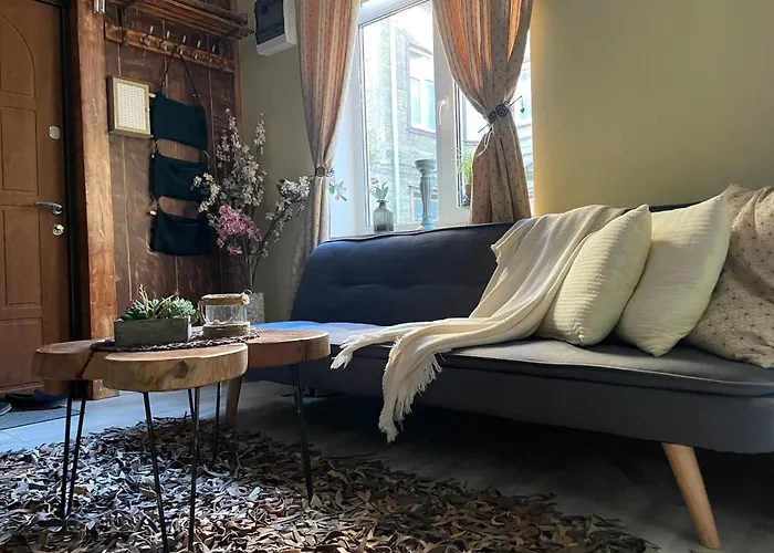 Exquisite & Steps To Center 1br With Free Parking