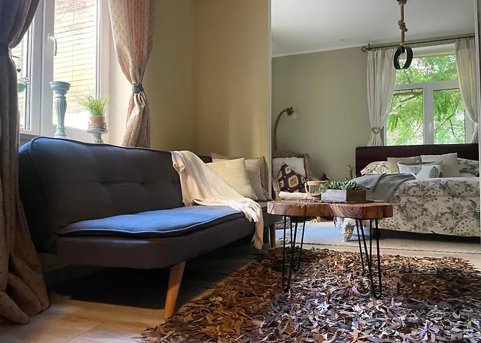 Апартаменты Exquisite & Steps To Center 1br With Free Parking *